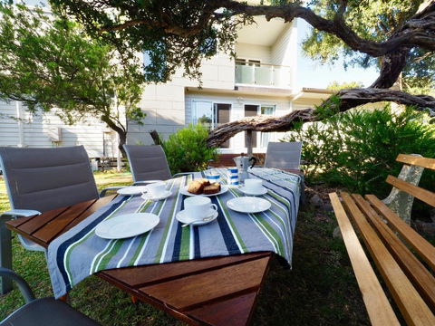 Alices Palace 2 Minute Walk To Lifeguard Patrolled Surf Beach - Sunshine Coast Guide 3