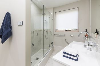 3 Bedroom Waterfront Penthouse On The Hawkesbury - Sunshine Coast Guide 2