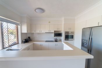 1 Bedroom Gold Coast Beachside Apt W AC + Parking - Sunshine Coast Guide 1
