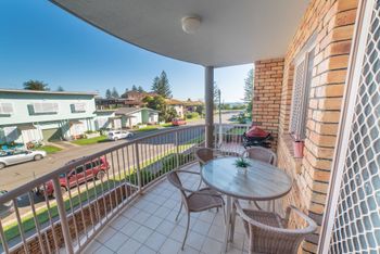 1 Bedroom Gold Coast Beachside Apt W AC + Parking - Sunshine Coast Guide 6