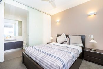 Executive Studio Inner City Apartment - Sunshine Coast Guide 4