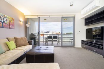 Executive Studio Inner City Apartment - Sunshine Coast Guide 1
