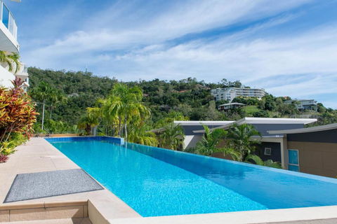 Azure Seas Executive Airlie Beach - Sunshine Coast Guide 3