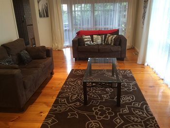 Australian Home Away Doncaster Elgar 2 - Sunshine Coast Guide 4