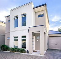 Modern Seaside Sanctuary - Sunshine Coast Guide