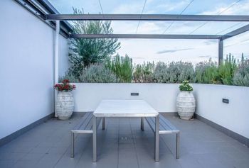 Vibrant City Pad - Sunshine Coast Guide 6