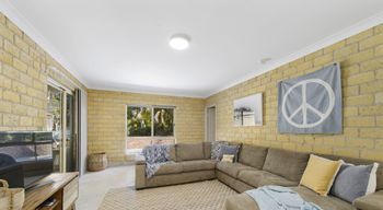 BEACHSIDE HIDEAWAY BONNY HILLS - Sunshine Coast Guide 5