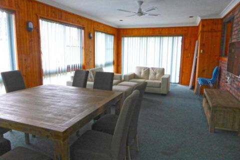 Kellys Getaway At Culburra Beach - Sunshine Coast Guide 3