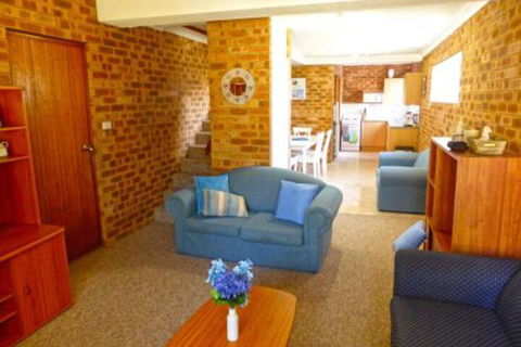 Dolphins Delight At Culburra Beach - Sunshine Coast Guide 3