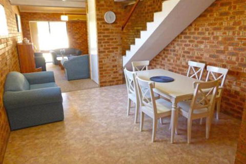 Dolphins Delight At Culburra Beach - Sunshine Coast Guide 2