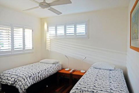 At Cylinder Unit 3 - Sunshine Coast Guide 3