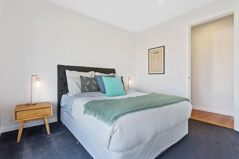 Azure Oasis - Sunshine Coast Guide 4