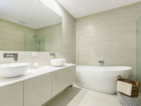 Azure Oasis - Sunshine Coast Guide 5