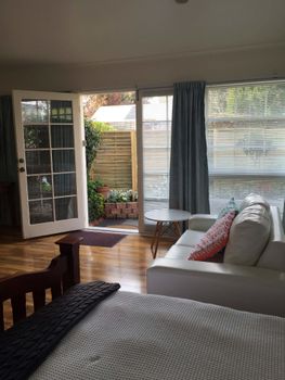 Nutgrove Beach Studio Apartment - Sunshine Coast Guide 1