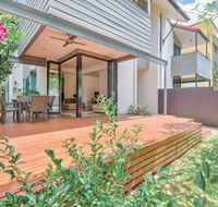 Spacious Home in New Farm For 6 W Parking - Sunshine Coast Guide