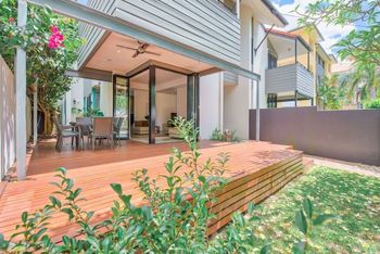 Spacious Home In New Farm For 6 W Parking - Sunshine Coast Guide 0
