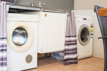 Spacious Home In New Farm For 6 W Parking - Sunshine Coast Guide 6