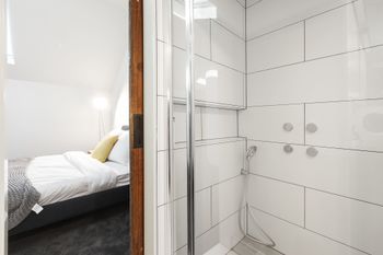 Architects Urban Retreat In Malvern - Sunshine Coast Guide 3
