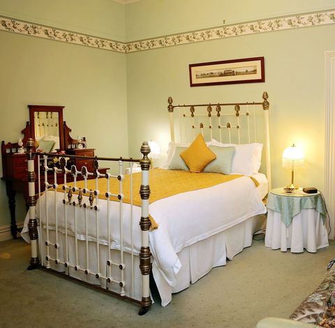 Forgandenny Bed & Breakfast - Sunshine Coast Guide 2