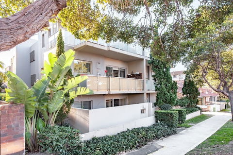 Bondi Beach Executive Penthouse - Sunshine Coast Guide 0