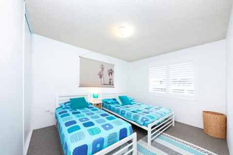 Hibiscus Court Unit 4 - Sunshine Coast Guide 1