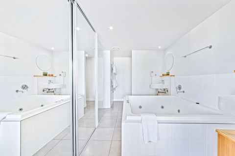 Sea La Vie - Airlie Beach - Sunshine Coast Guide 6