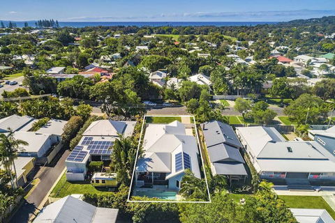 A PERFECT STAY - Stanhope Byron - Sunshine Coast Guide 2