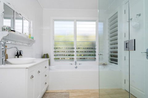 A PERFECT STAY - Stanhope Byron - Sunshine Coast Guide 6