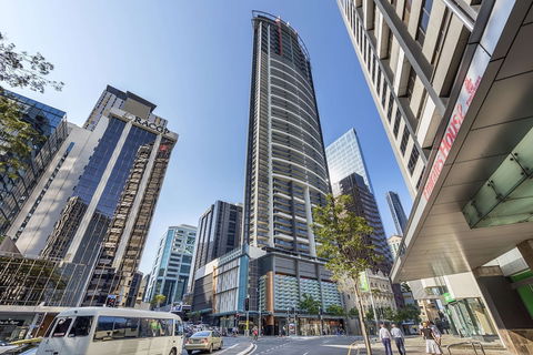 Oaks Aurora Tower - Sunshine Coast Guide 3
