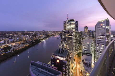 Oaks Aurora Tower - Sunshine Coast Guide 2