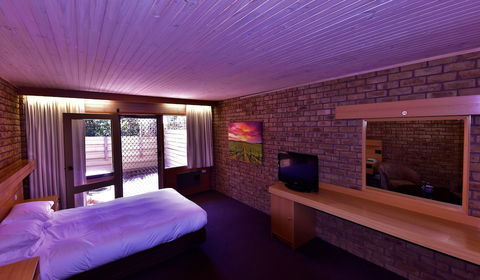 Flinders Cove Motor Inn - Sunshine Coast Guide 3
