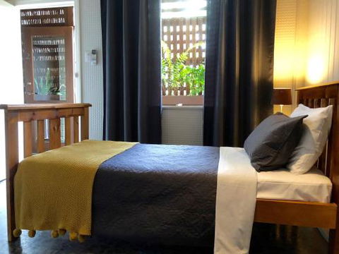 Five 3 Five - The Beachside Barracks - Sunshine Coast Guide 3
