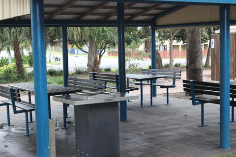 Five 3 Five - The Beachside Barracks - Sunshine Coast Guide 2