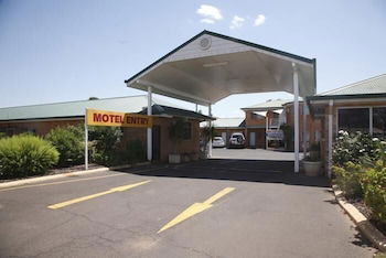 Across Country Motor Inn - Sunshine Coast Guide 2