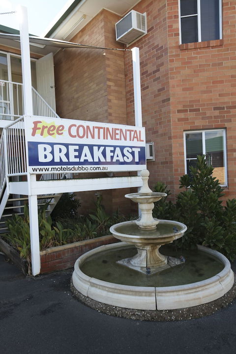 Across Country Motor Inn - Sunshine Coast Guide 4
