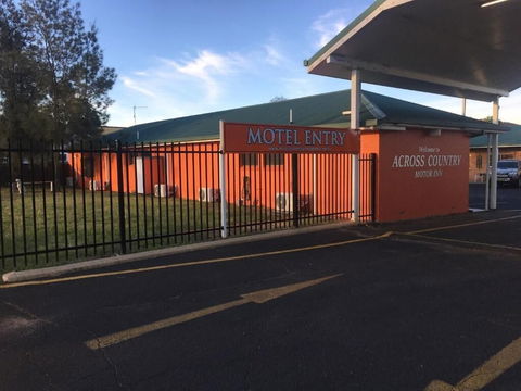 Across Country Motor Inn - Sunshine Coast Guide 1
