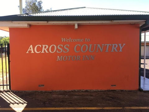 Across Country Motor Inn - Sunshine Coast Guide 3