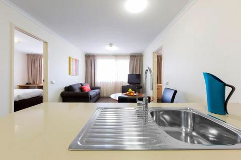 Premier Hotel & Apartments - Sunshine Coast Guide 5
