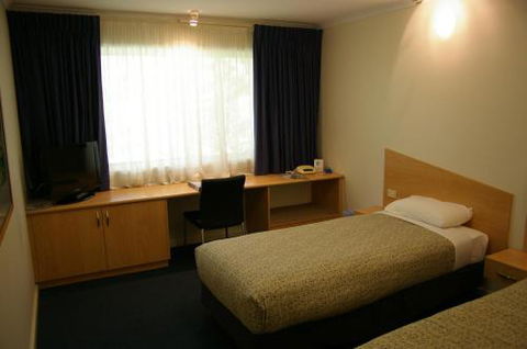 Premier Hotel & Apartments - Sunshine Coast Guide 3