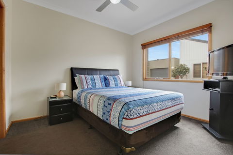 Apartments On Church - Unit 7 - Sunshine Coast Guide 3