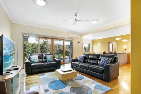 Apartments On Church - Unit 7 - Sunshine Coast Guide 4