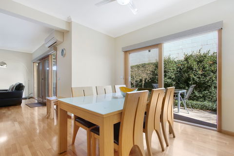 Apartments On Church - Unit 7 - Sunshine Coast Guide 1