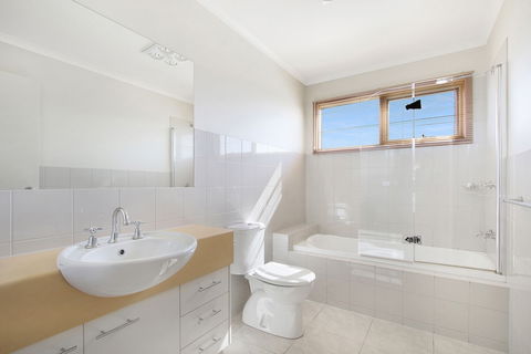 Apartments On Church - Unit 7 - Sunshine Coast Guide 5