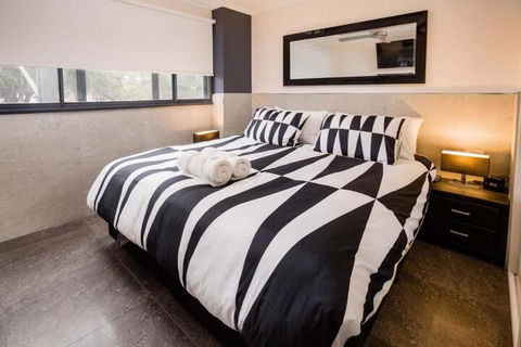 Nautilos On The Harbour - Sunshine Coast Guide 7