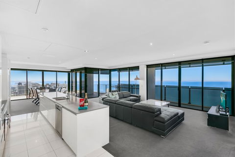 Apartment Stay - Circle On Cavill - Sunshine Coast Guide 2