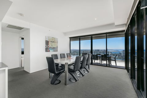Apartment Stay - Circle On Cavill - Sunshine Coast Guide 4