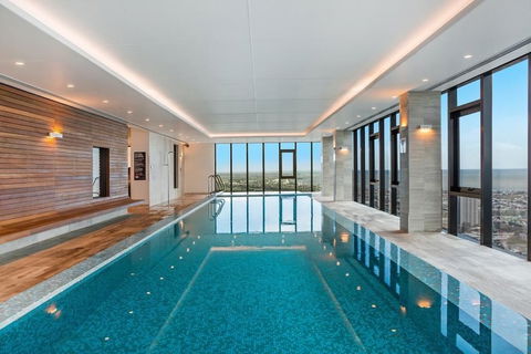 Southbank Platinum Tower Apartment - Sunshine Coast Guide 3