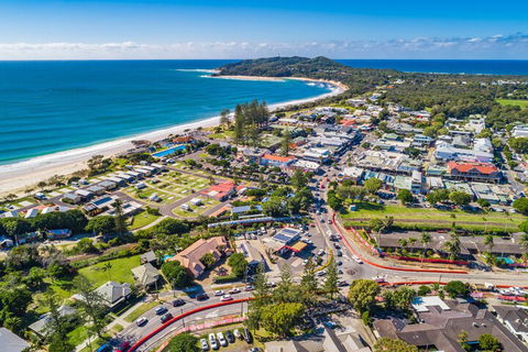 Bayside Court Apartments - Sunshine Coast Guide 2