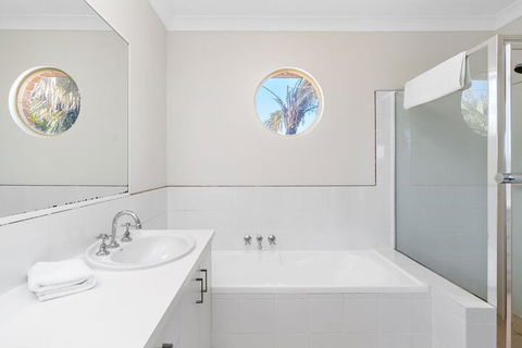 Bayside Court Apartments - Sunshine Coast Guide 7