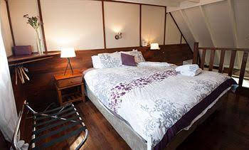 Margaret River Stone Cottages - Sunshine Coast Guide 0